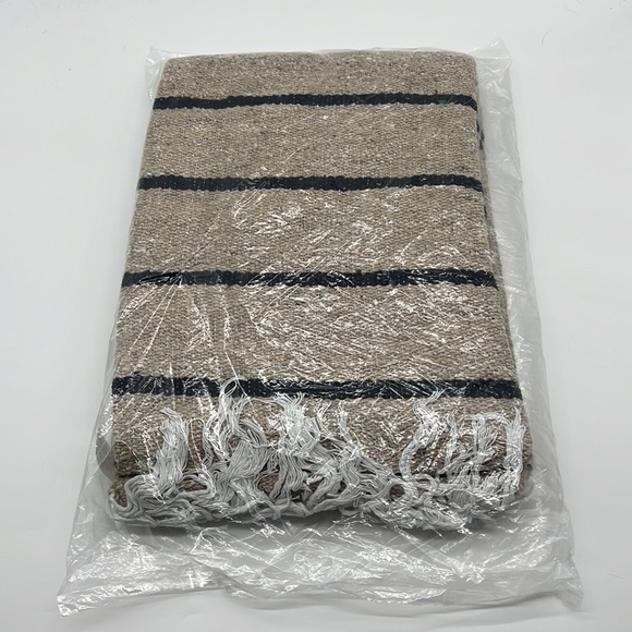SUNDREAM Coffee Aztec Blanket - Tan Base / Navy Stripe - Picture 2 of 3